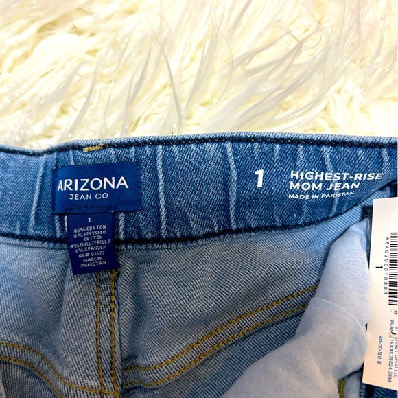 ARIZONA JEAN CO MOM JEANS (Juniors) - Picture 4 of 5